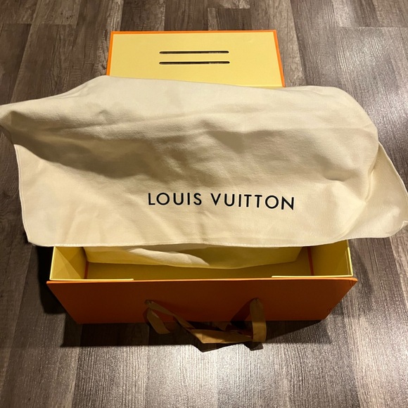 Inspired Black bag. Never used. - Picture 4 of 7